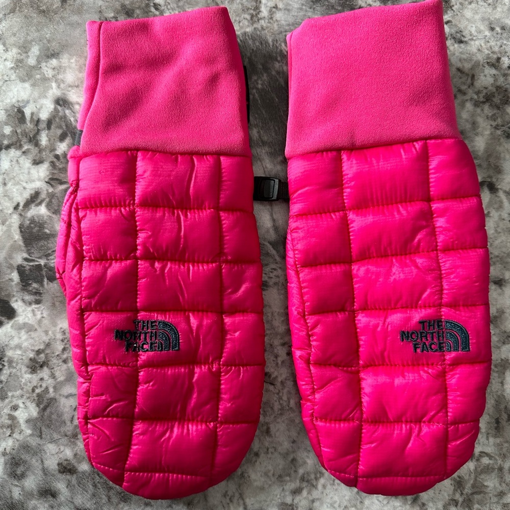 Women’s The North Face Thermoball Mittens